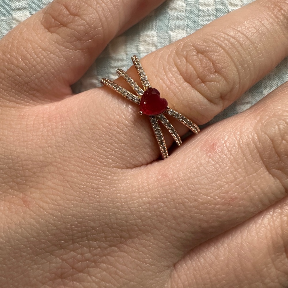 Red Heart Ring - Picture 2 of 4